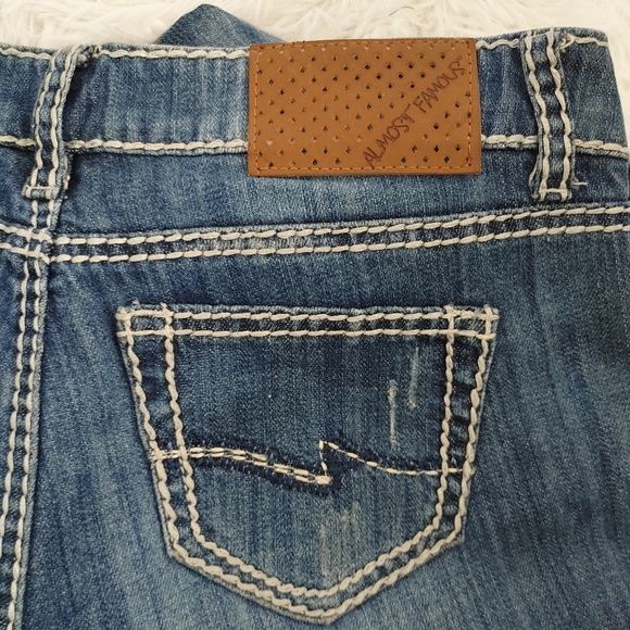 Almost Famous Splatter Distressed Jeans - Picture 7 of 7